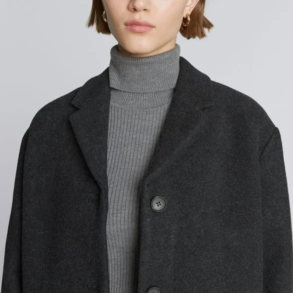 Everlane • The Italian ReWool Cocoon Coat, Charcoal - Picture 3 of 10
